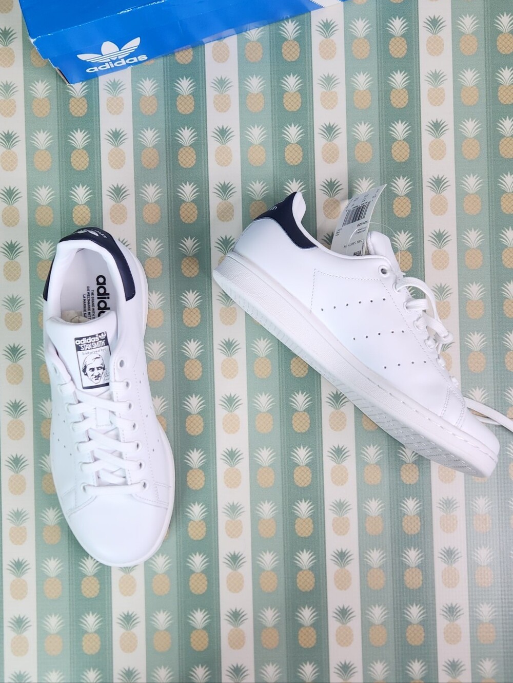 Adidas Stan Smith White Sneakers with Navy Heel